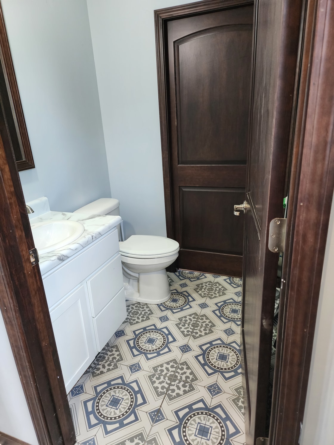 Second washroom located in the guest laundry in the main house 