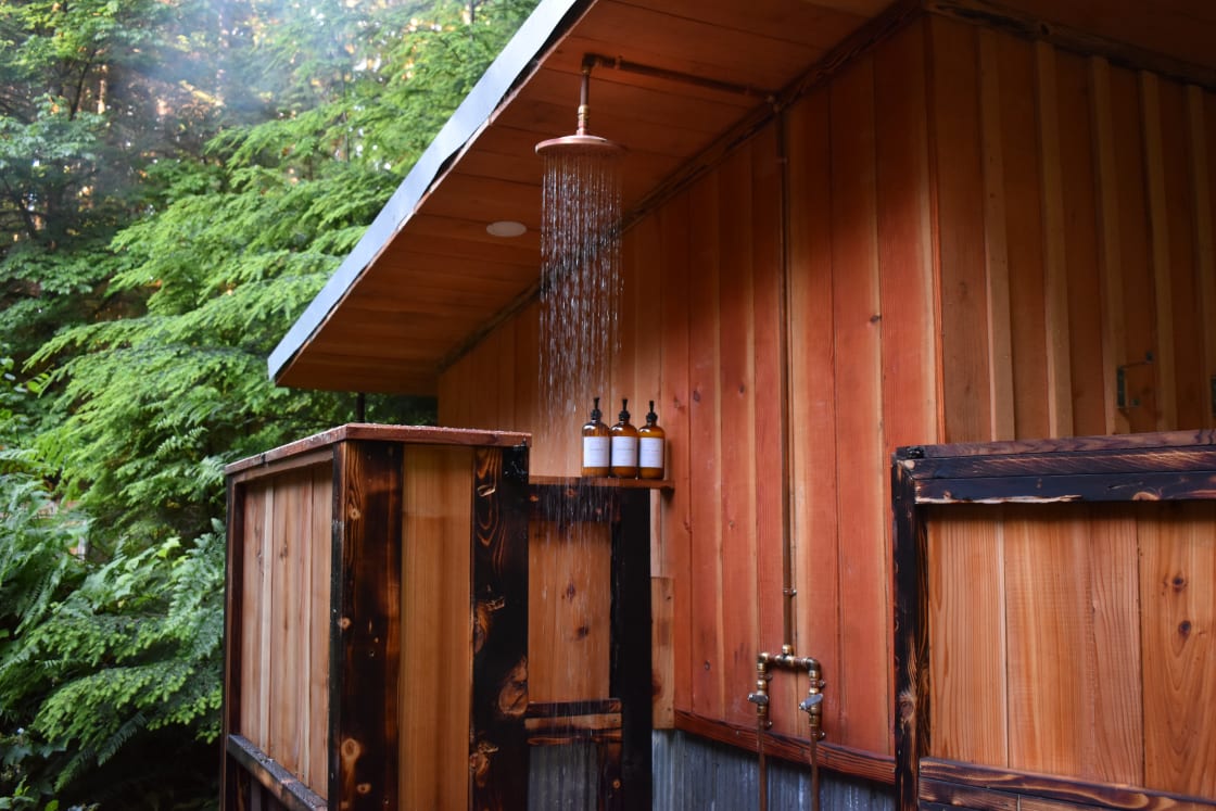 Outdoor Hot/Cold Shower beside Sauna (Shared space)