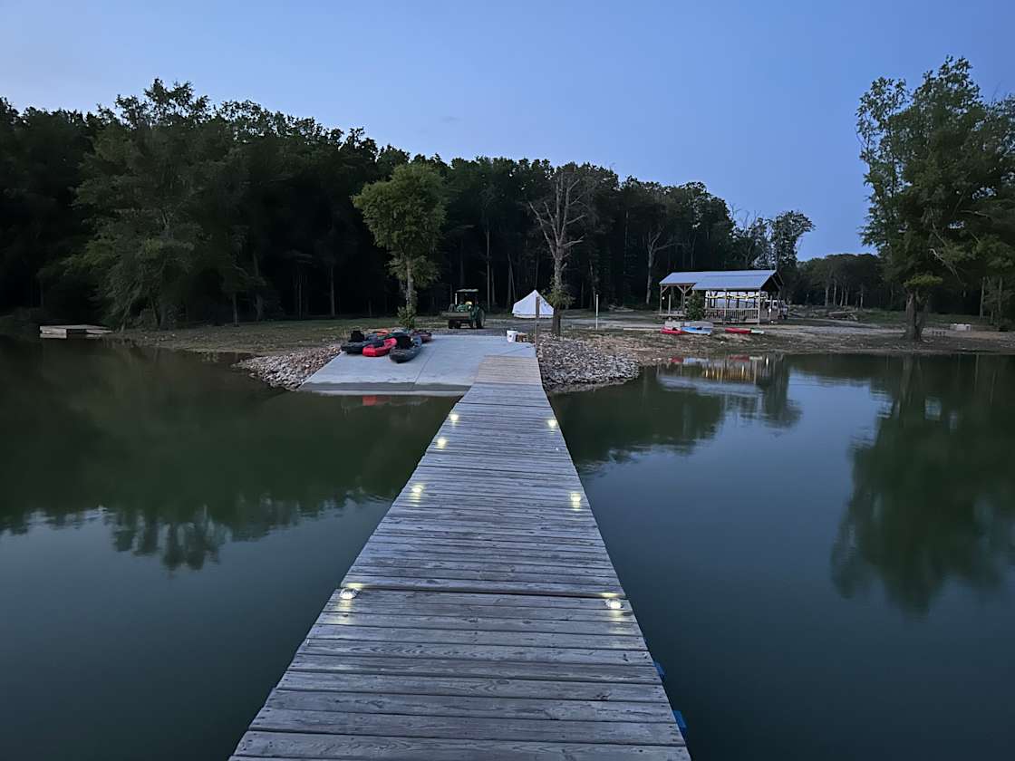 LAKESIDE GETAWAY ON DOUGLAS