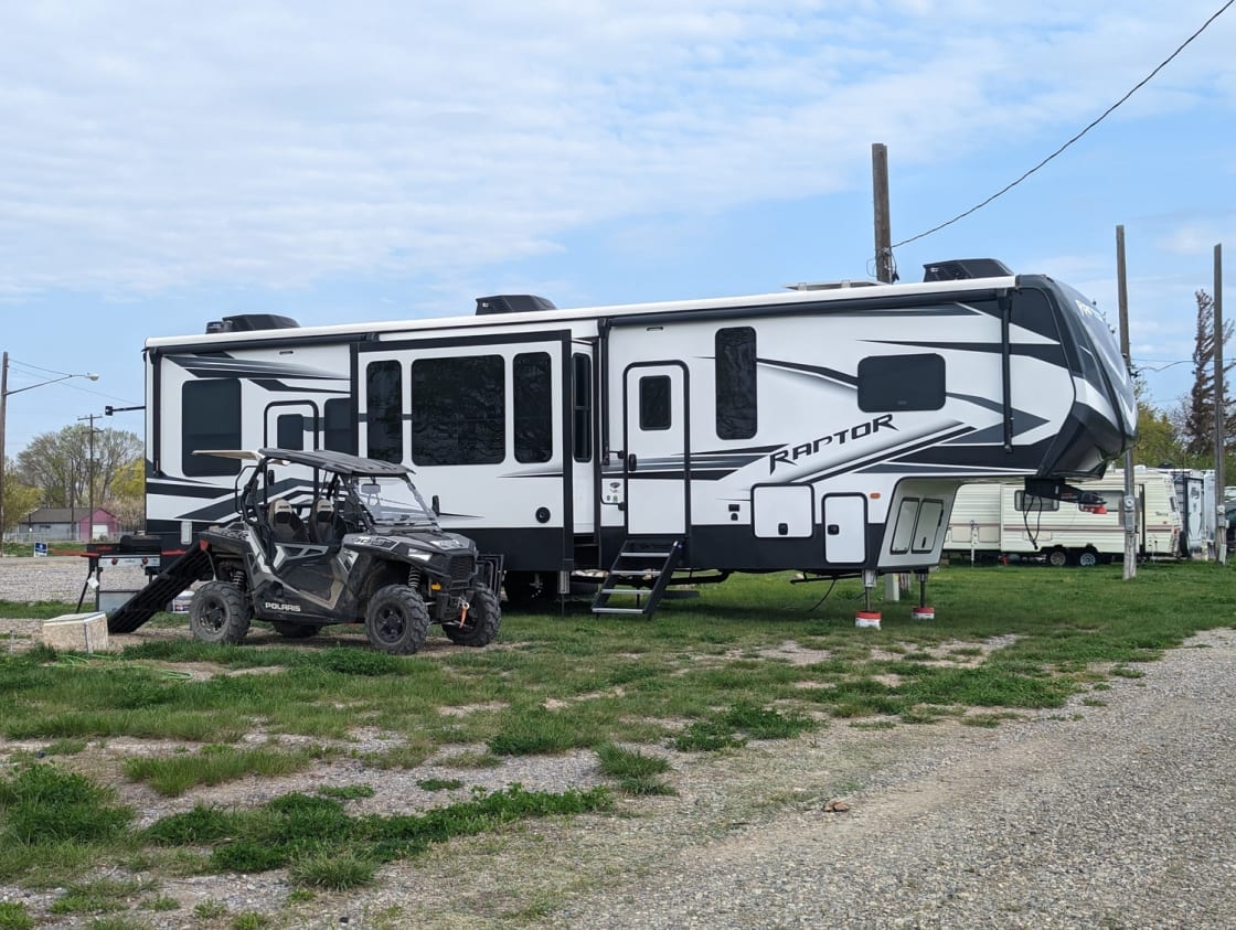 Twin Buttes RV