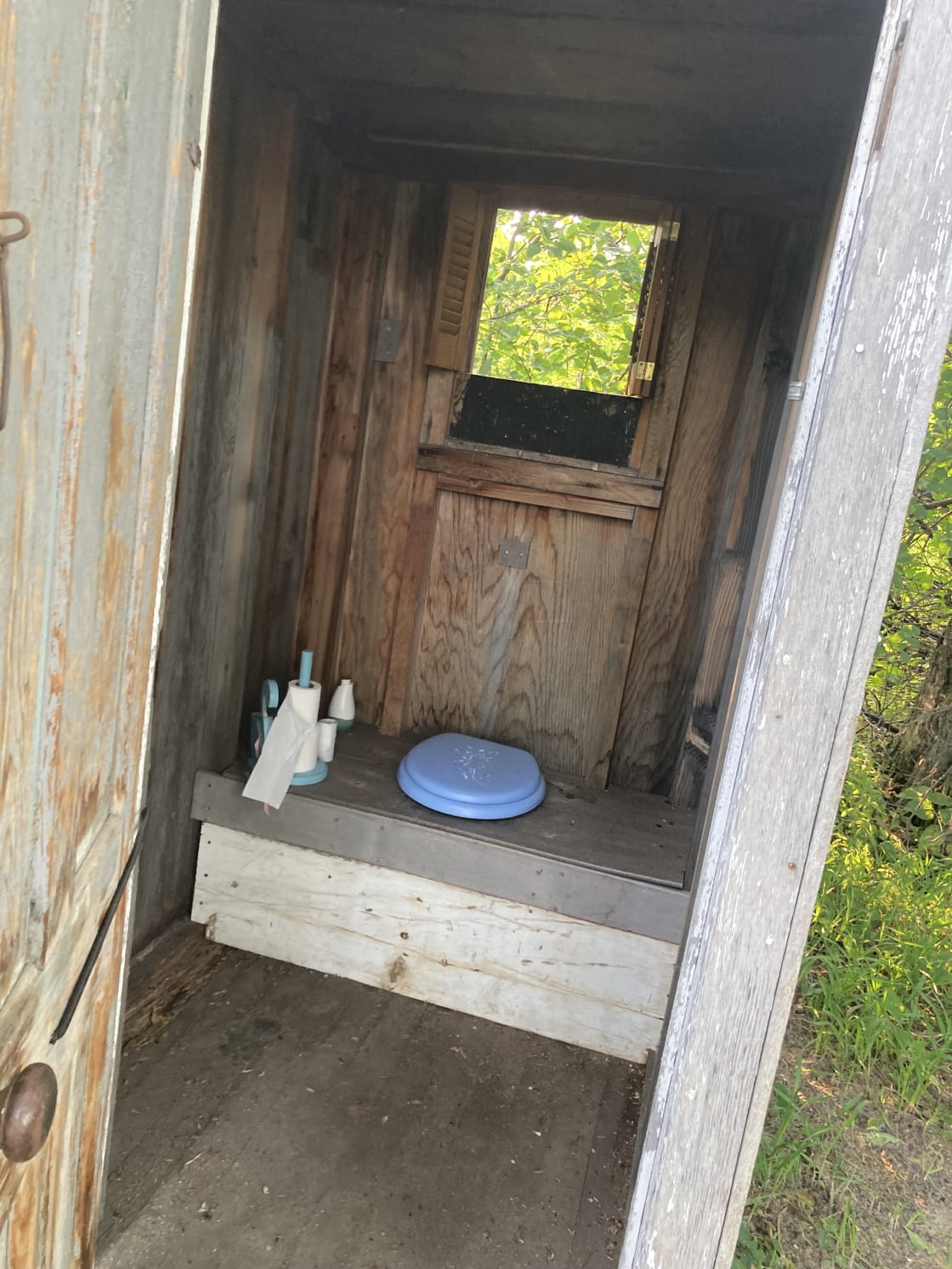 Clean on-site privy