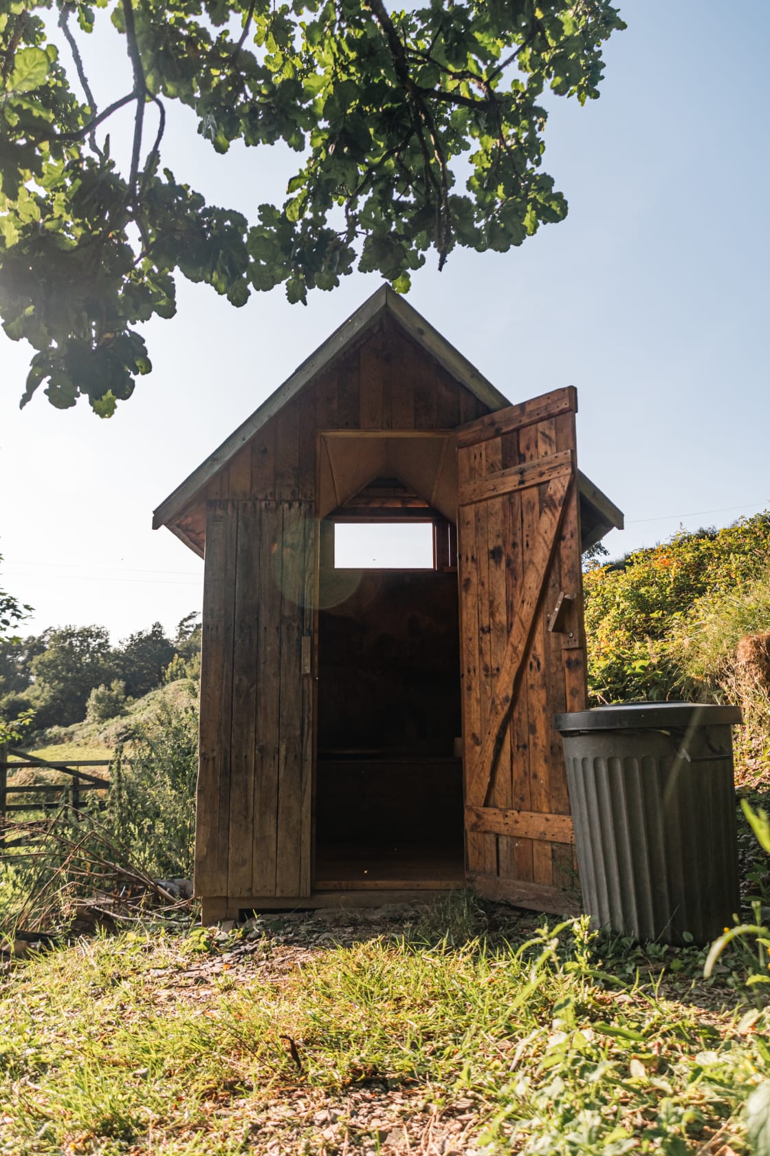 Composting toilet for tent pitches