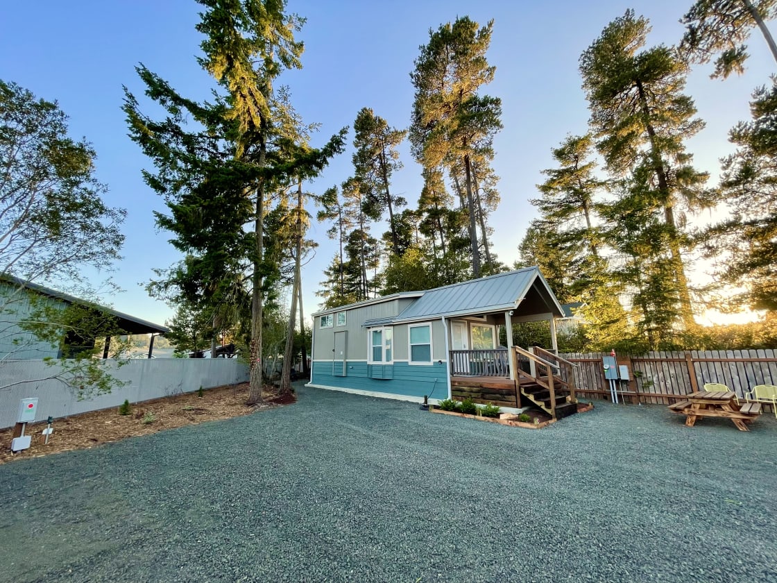 Spacious yard, picnic area, porch, huge parking area & full hookup RV site (additional fee)