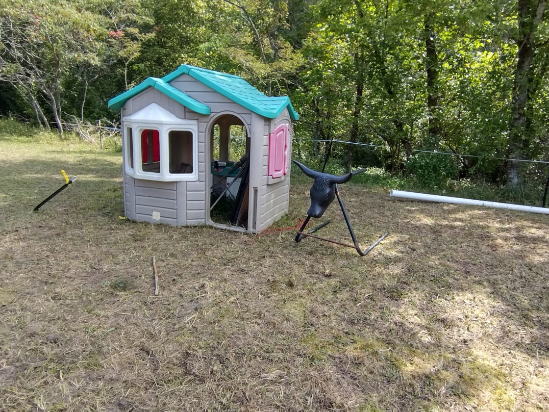 Playhouse - Out door games available, corn hole, volleyball, bad mitten, and roping. 