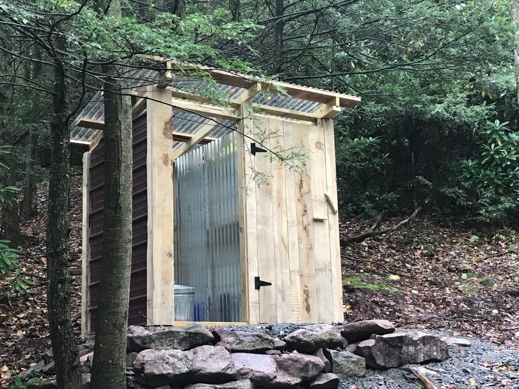 Shower/toilet shelter