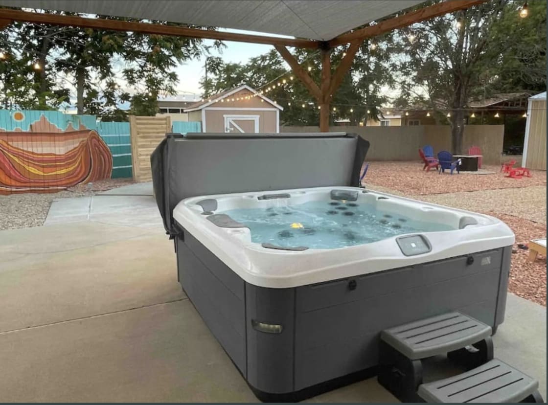Hot Tub- Towels NOT provided for parking spot guests