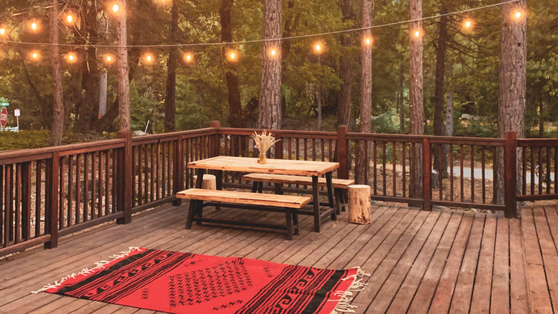 Lovely large deck to relax & gather! Listen to the river, enjoy the sunshine and crisp mountain evenings.