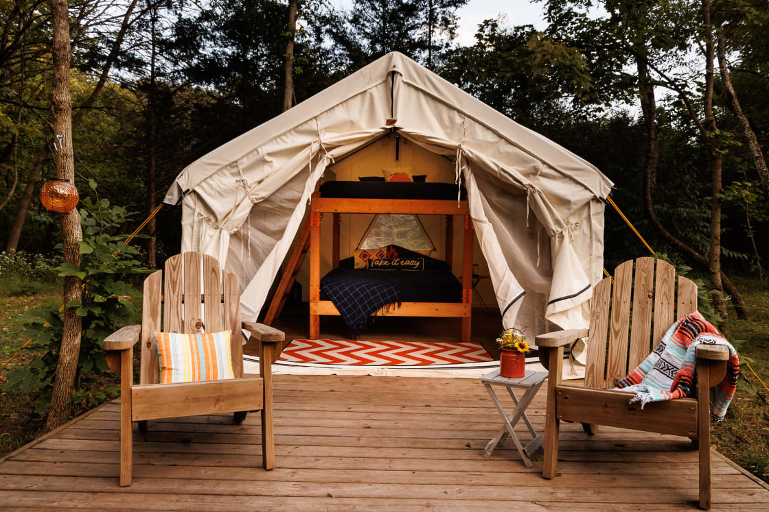 The tent features a double queen size bunkbed.