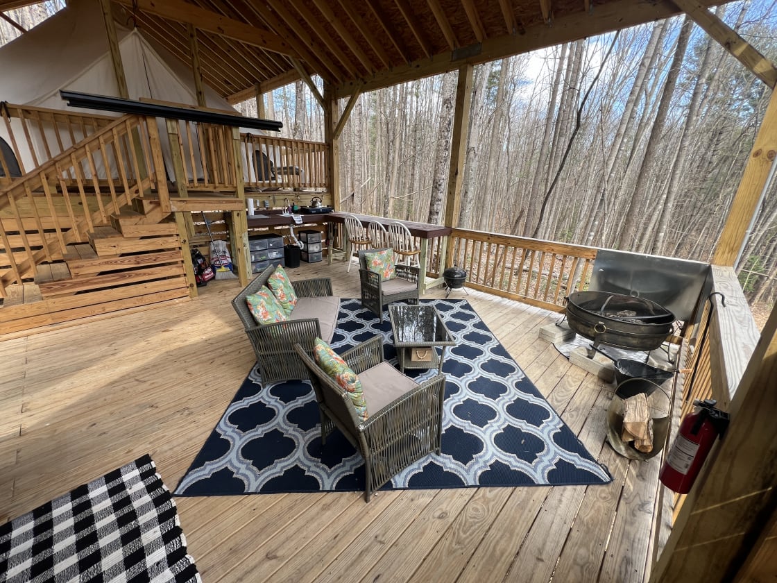 The lower deck is perfect to relax, roast smores, watch a movie, or enjoy a drink.