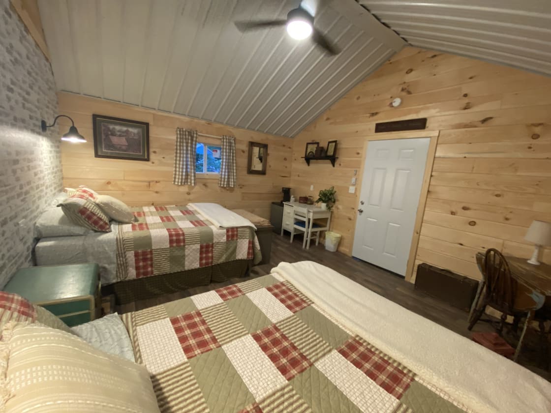Cabin #2 : Has 2 queen beds