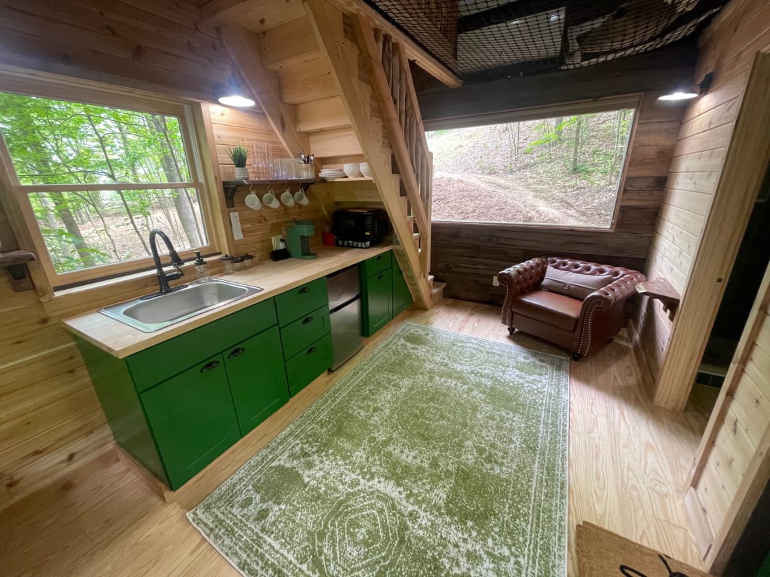 Rustic Treehouse In Hocking Hills