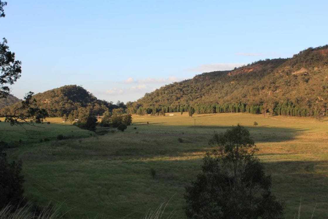Valley View Farm, located on a magnificent ridge line in the upper Hunter Valley, 35km from Denman. 