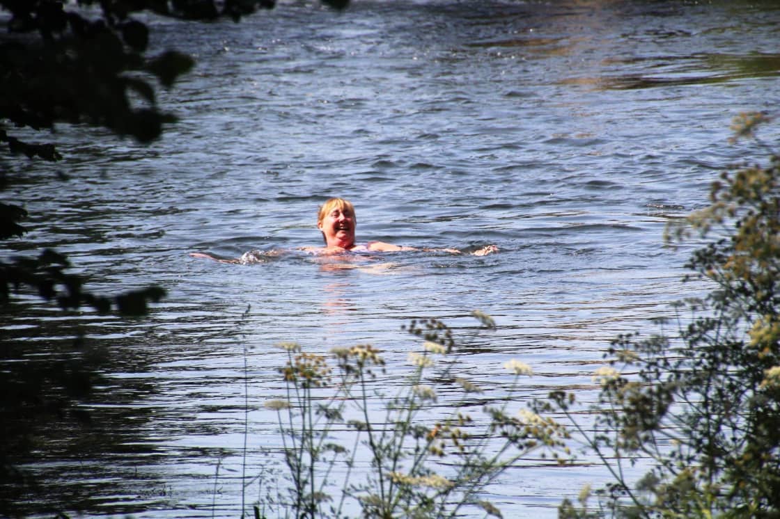 Swimming in the wier