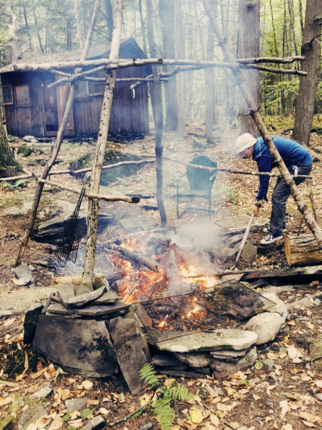 Host can stoke & build a fire for you & your guests. Other ammenities available: grocerie shopping, hikes, local antiques tours, fishing trips, & guided foriaging trips with catered meals often cooked over open fire. Additonal costs apply. Inquire with rental.