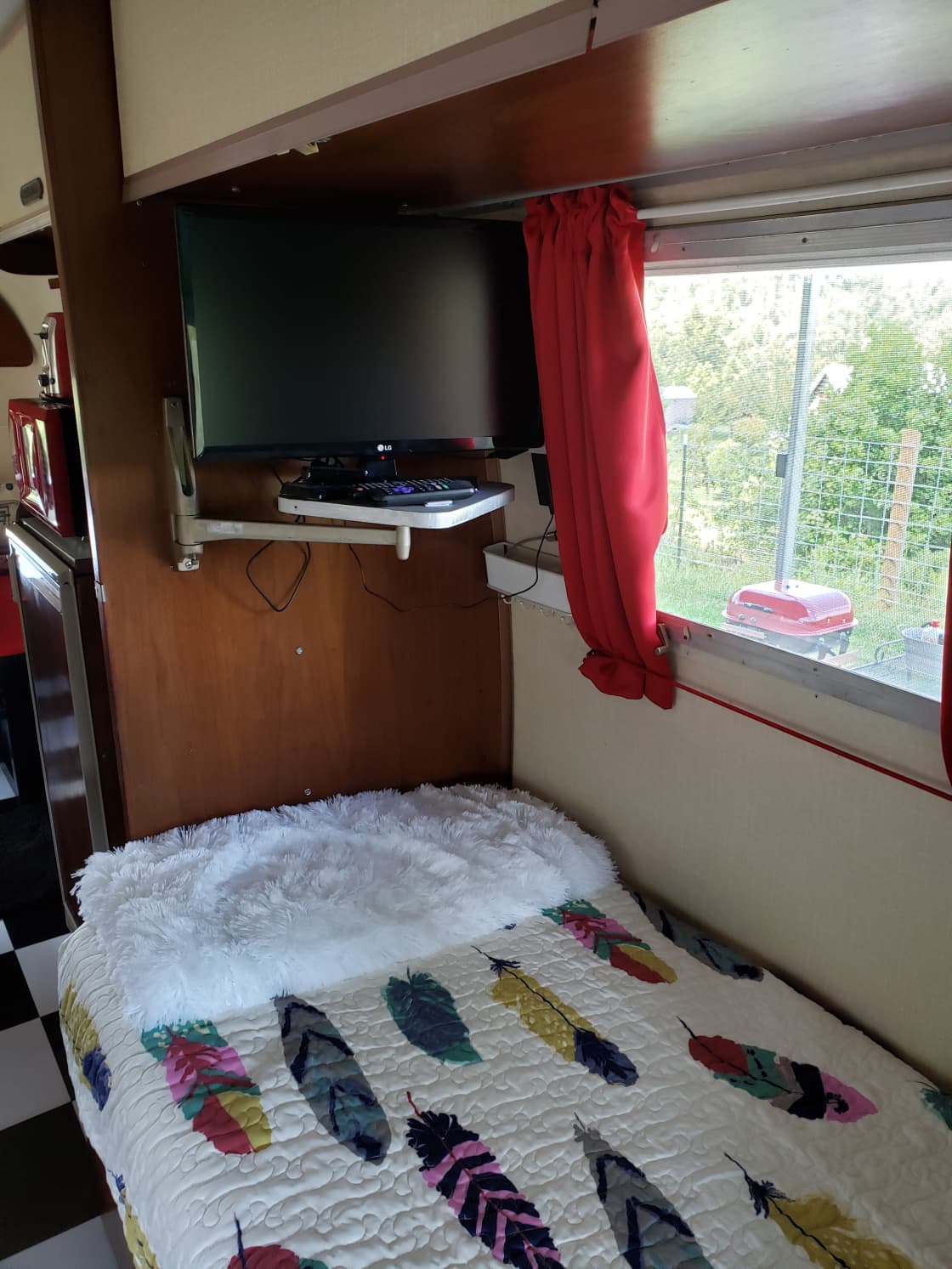 22" TV with dedicated WIFI, ROKU streaming stick, NETFLIX, PRIME video, PBS, acorn and Britbox included.  TV on swing arm can be viewed from just about anywhere inside the Airstream.