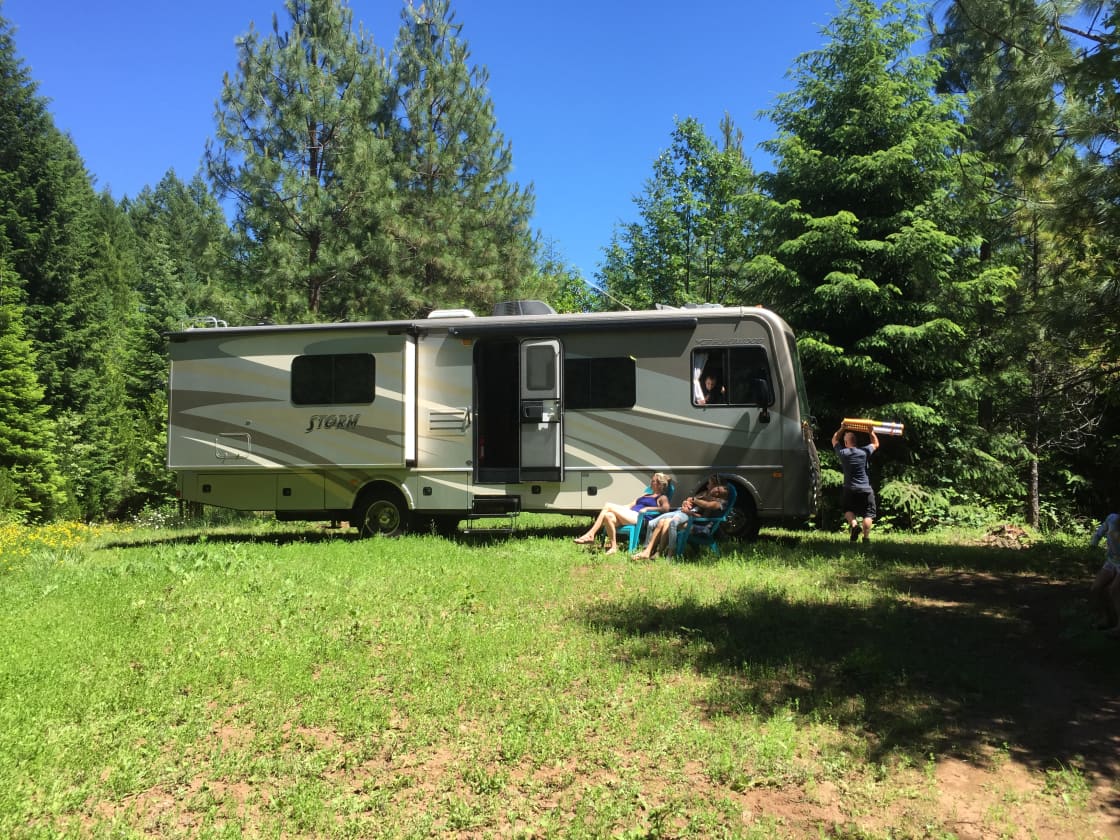 Guest RV at Meadow site. Sunny and shady spots. You choose and kick back to enjoy the peace and quiet of the woodlands.