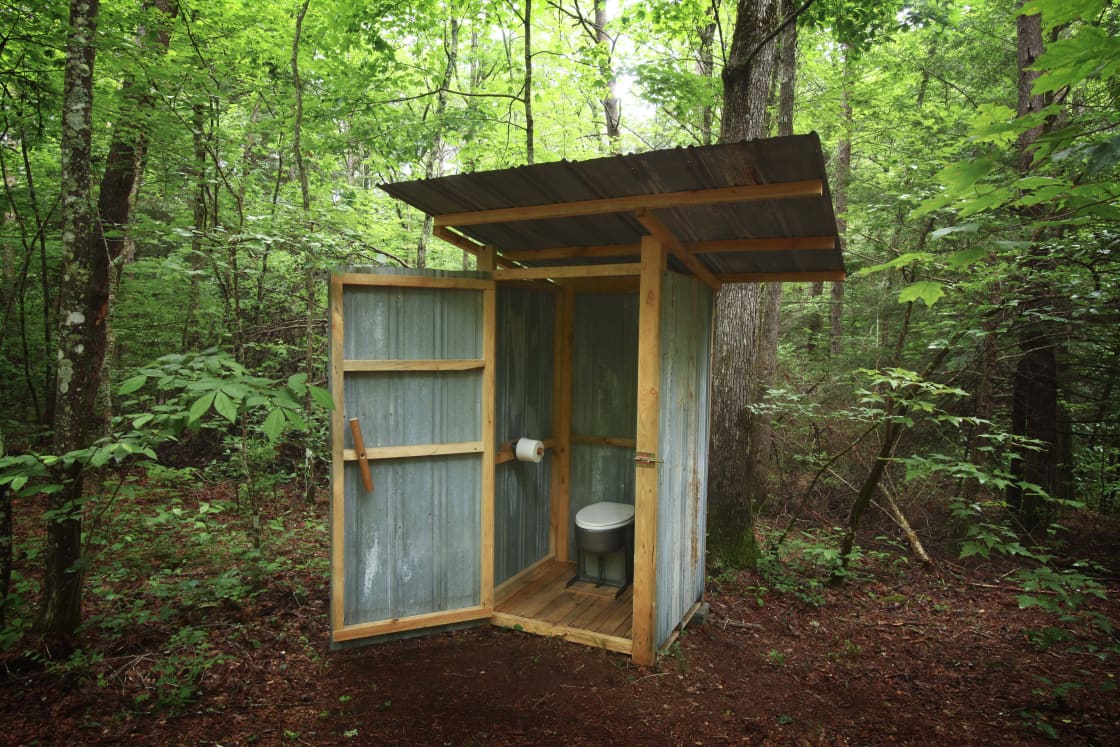 Odorless Composting Toilet equipped with T.P., Sawdust and night-light