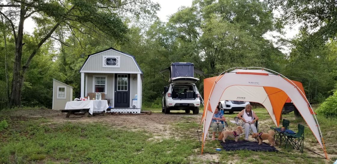 Cute bungalow is flanked by a composting toilet and ample space for vehicles, tents, etc. BB&B Honey is yummy and campsite  is private.  Passing trains and some traffic noise may be heard but are not distracting. 