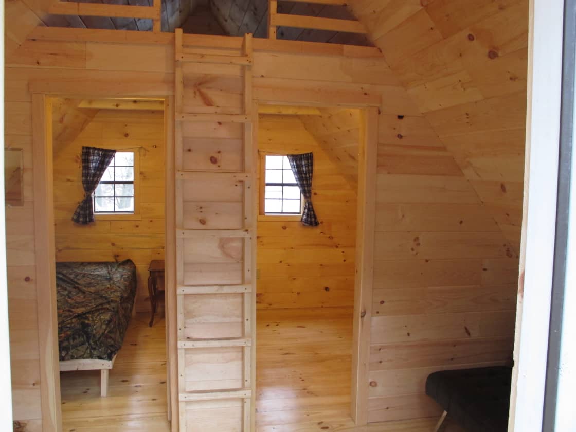 Perfect Little Rustic Cabin for A Get a way  Queen Sized, Heated Space Sleeps 4-6