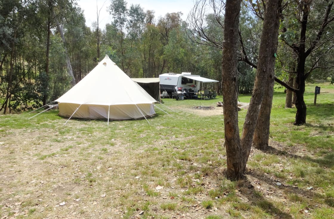 7 adults. 2 tents 1 caravan and 3 utes