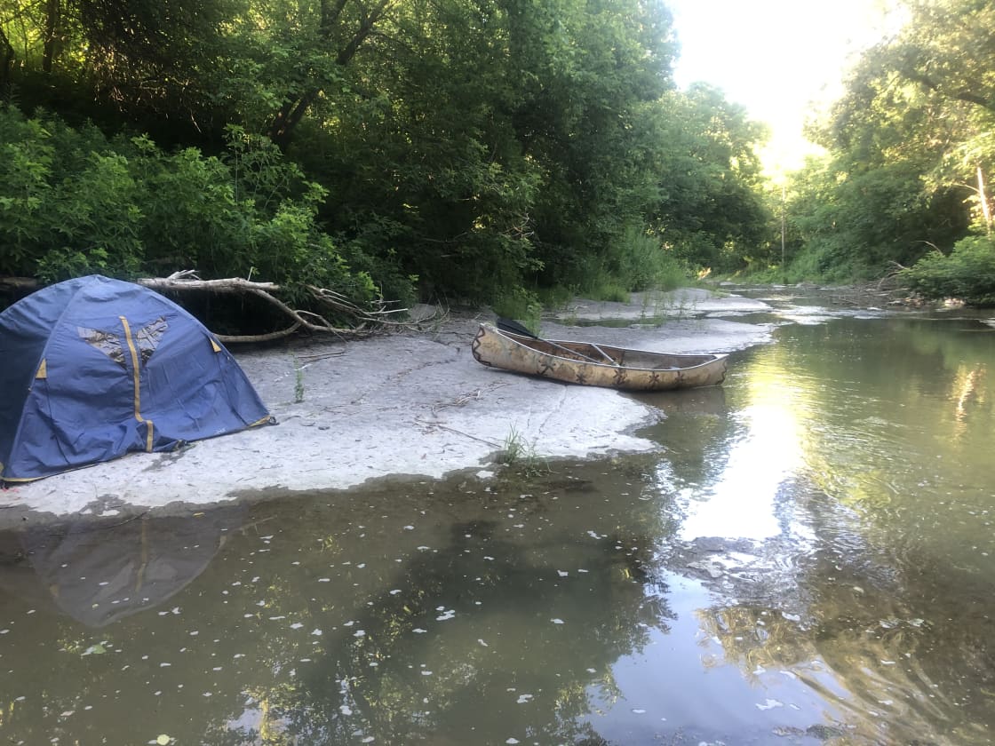 La Nation Bedrock!

Let us know if you want to camp right at water,  this spot is for campers with good spleeping  gear, this spot is not listed, but available on demand 👊