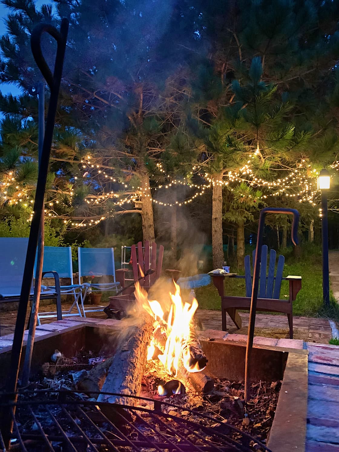 Love their lighting around the fire pit patio 