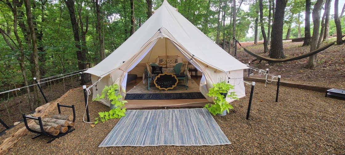 Lola's Lodge - Bell Tent