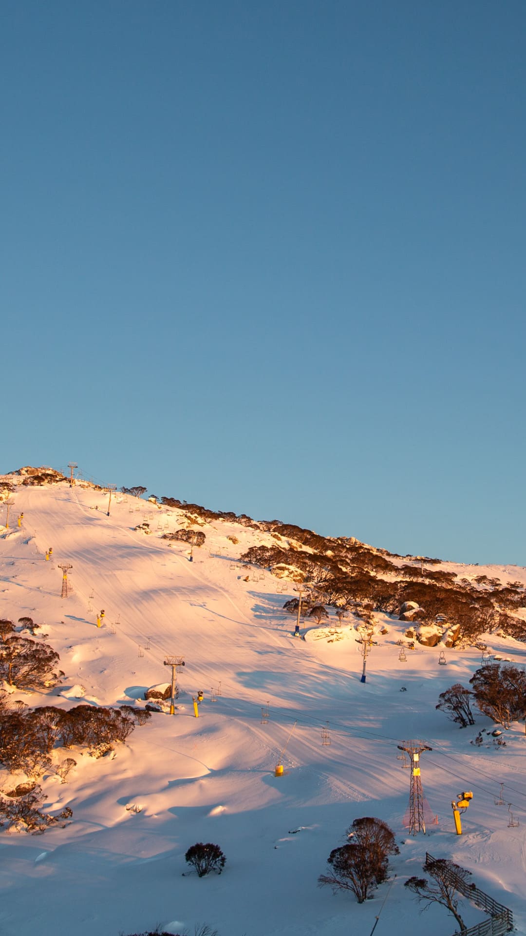 Access to Thredbo and Persher ski resorts is less than 40 minutes