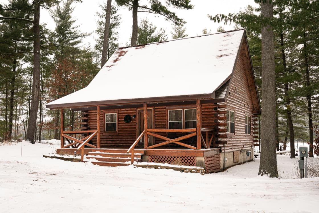 Woodland Doe Lodge - Lakefront Log Cabin