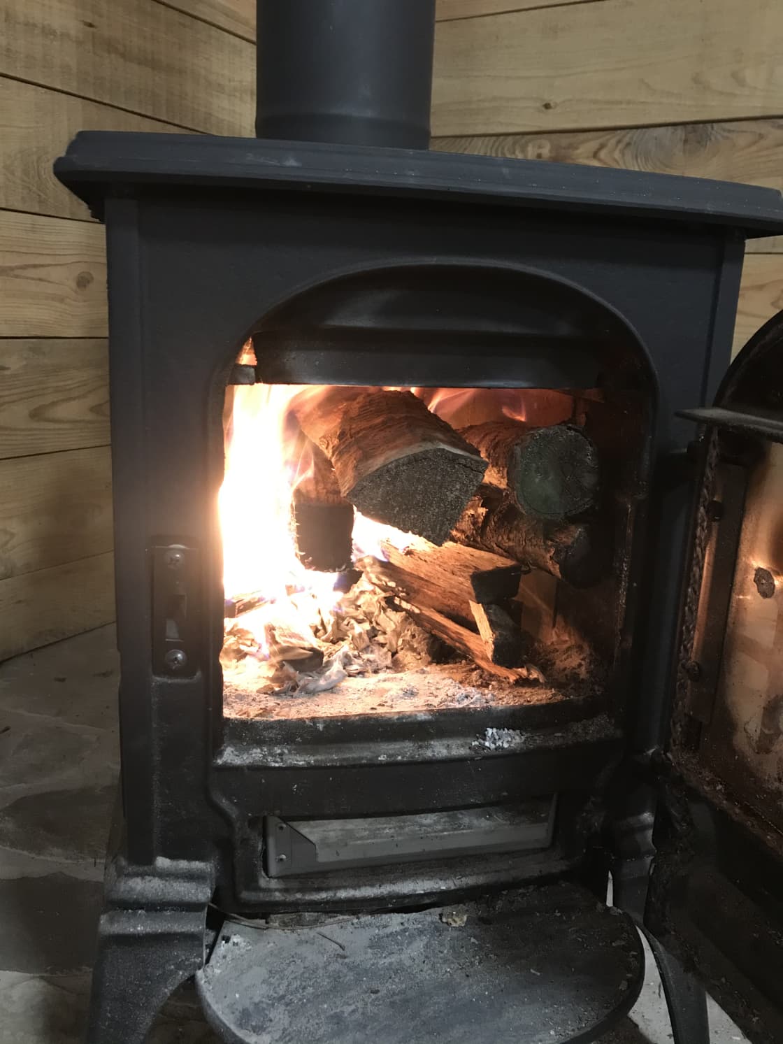 The Farm Store Wood stove is just LOVELY during the cold of winter.  If we can, and you tell us your arrival time, we will start a fire for you !! 
