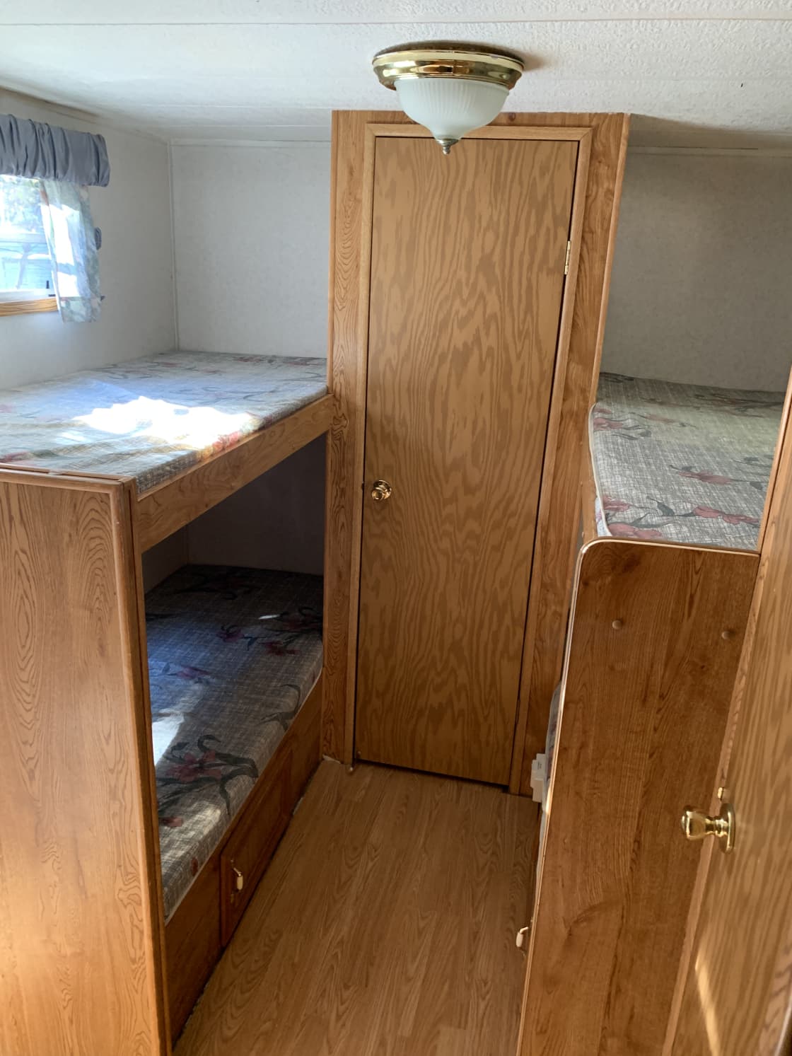 Bunk Room with 2 bunk beds!