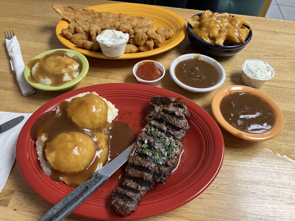 Here’s one for all the foodies out there.. steak with garlic butter and mashed potatoes with the best gravy. And fried Haddock with popcorn shrimp. Oh man this is a great meal. Gota try the turkey and dressing plate too. Absolute favorite!  Who doesn’t like that year round!