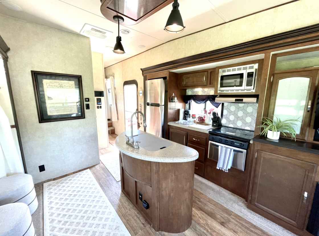 Glenmont Farm Glamping RV Hipcamp in Fort Valley, Virginia