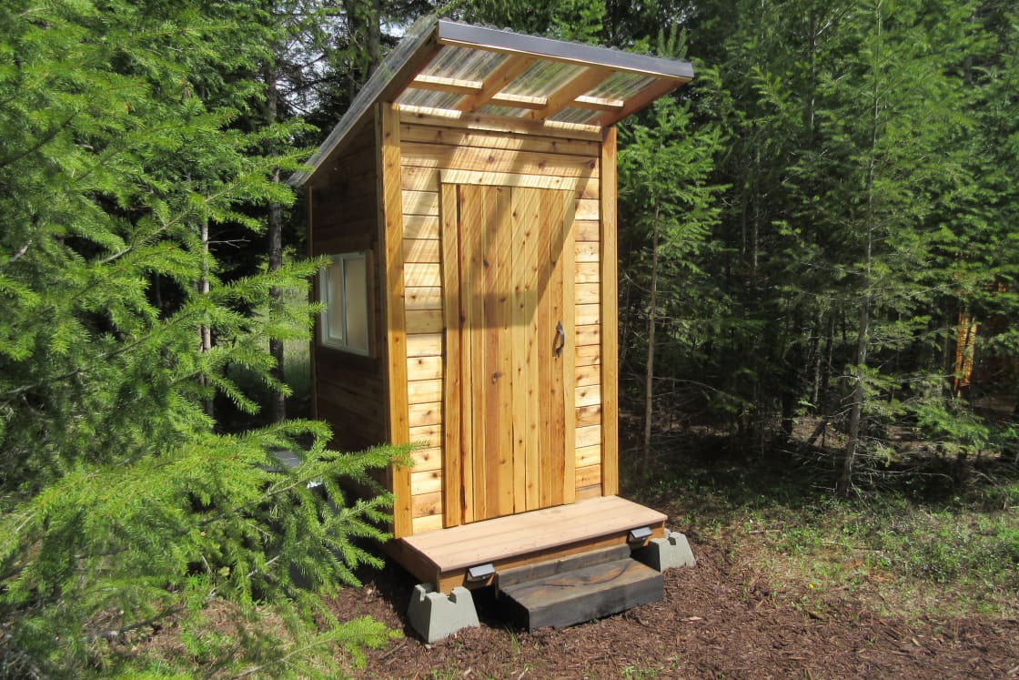Compost outhouse