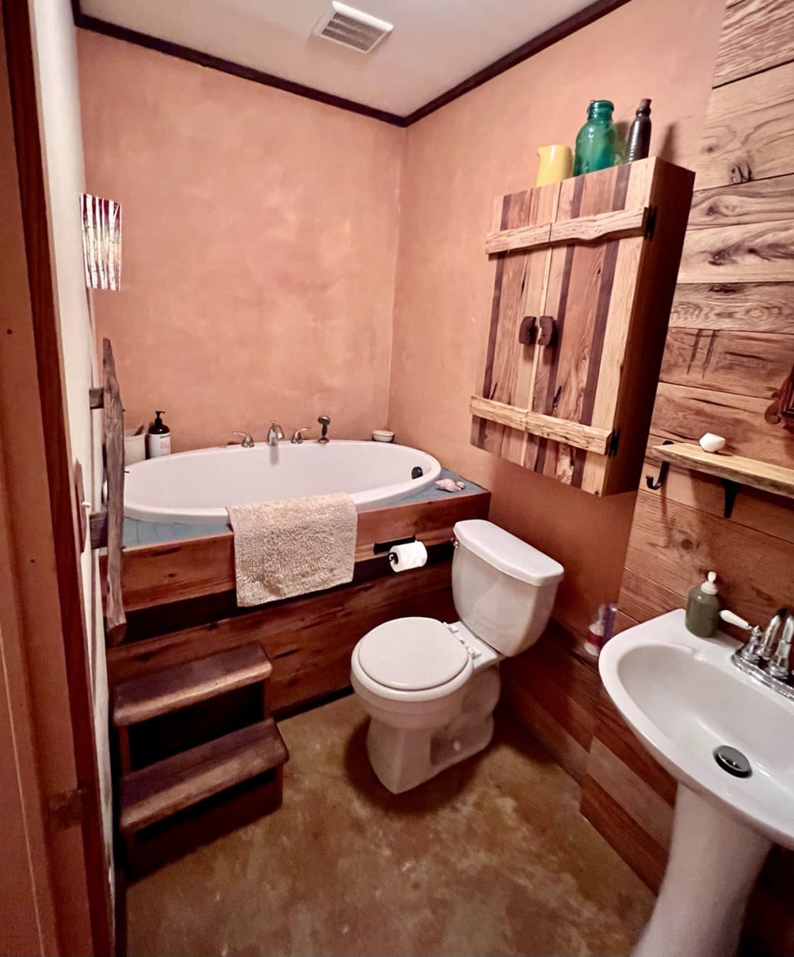 Attached bathroom to main bedroom with a jetted tub
