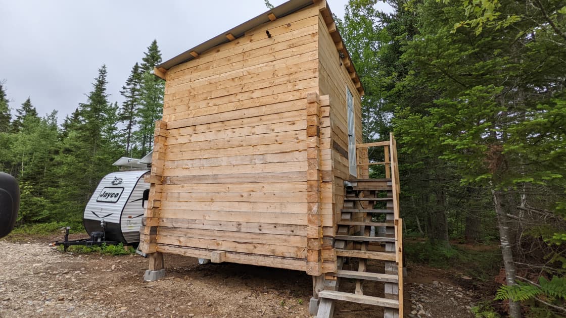 restroom/shower log cabin