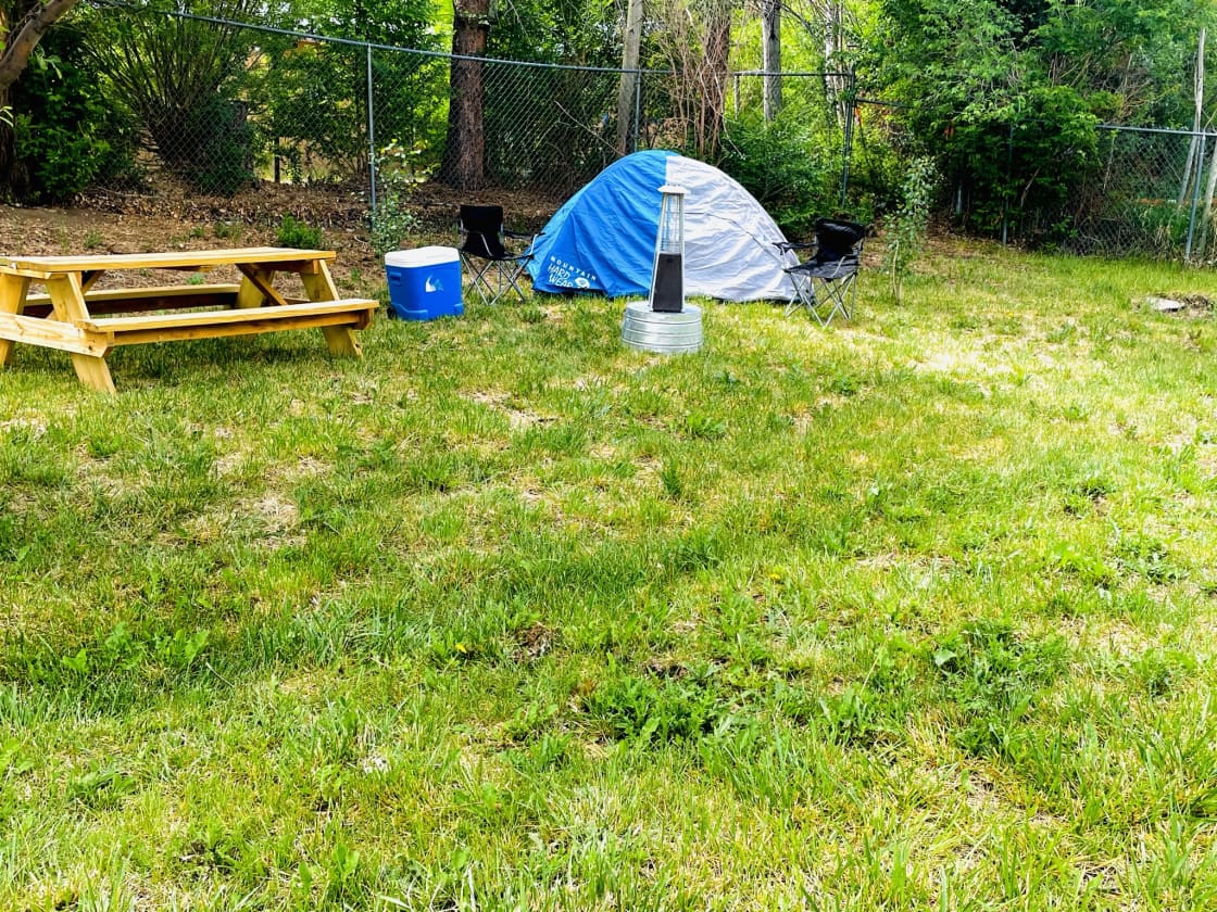 Campsite 1 offers green lush grass under the aspen and apple tree. We are under fire restriction but that is no problem we  offer a gas alternative that makes it feel the same way! Gas grill also provided for cooking. 