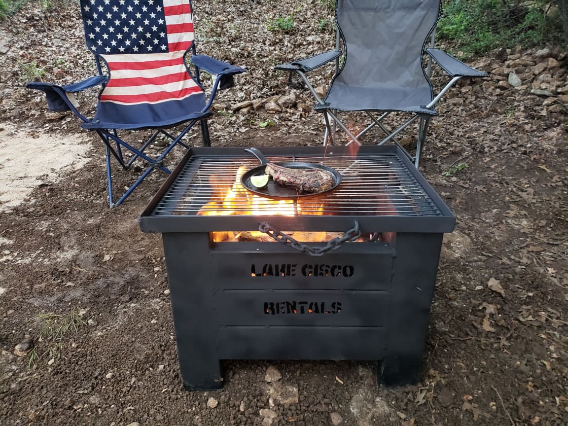 Campfire/grill for cooking and relaxation