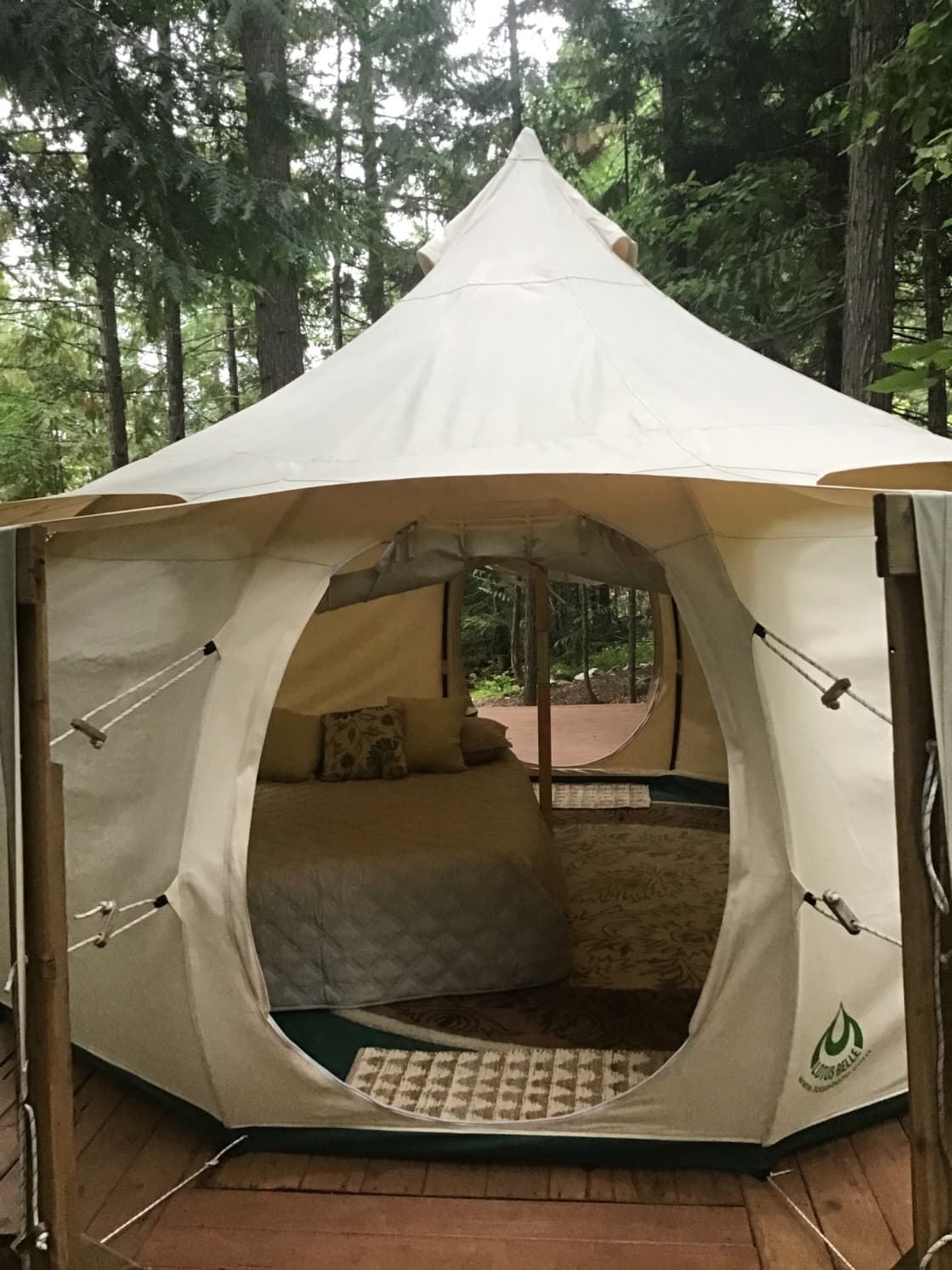 Lotus Belle tent
16 foot decagon in the forest. Queen bed with organic cotton sheets, round wool rug floor.