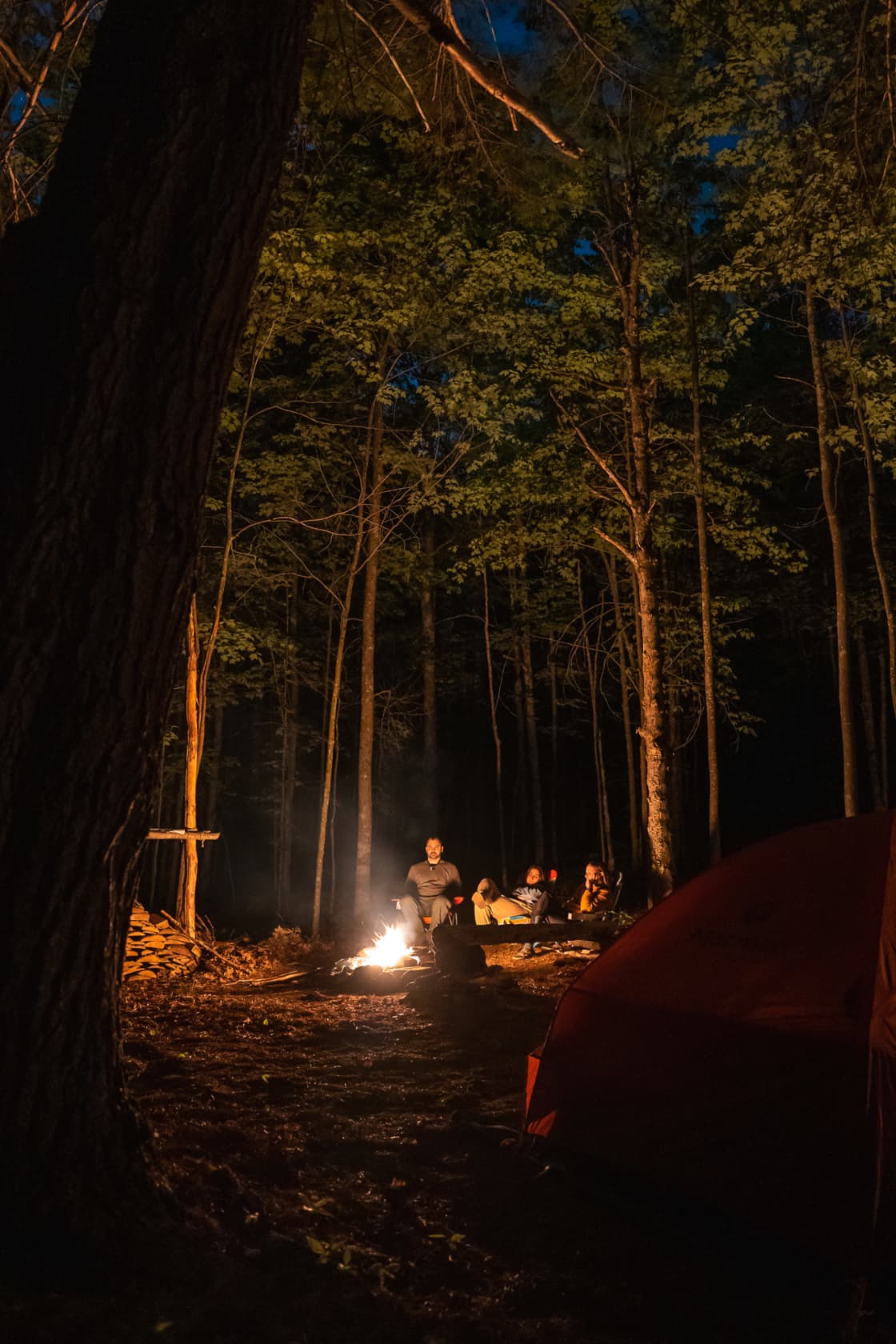 Campfire conversations | Photo by Zak Suhar | zaksuhar.com | @zaksuhar