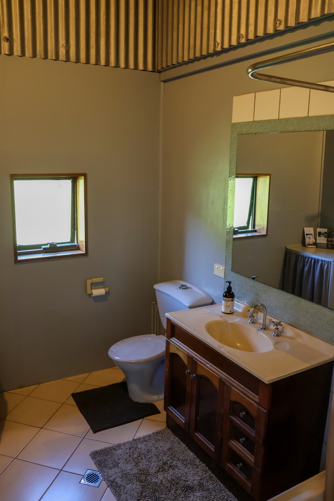 Bathroom 
📷 @the.galapagos.life