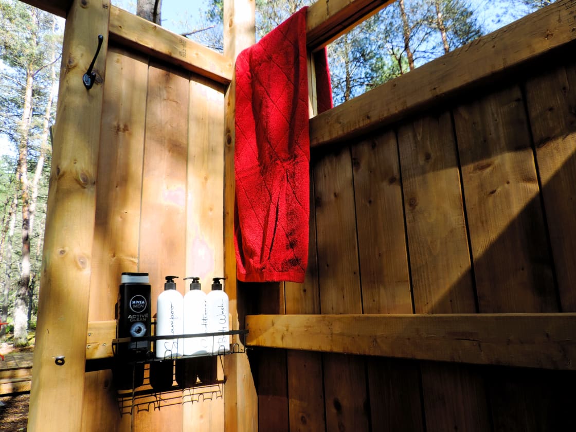 Seasonal Outdoor Nature Shower - Includes Towels, Shampoo, Conditioner and Body Wash.