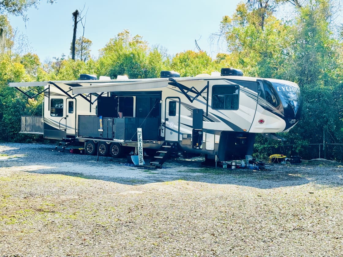 Quiet and Relaxing RV space