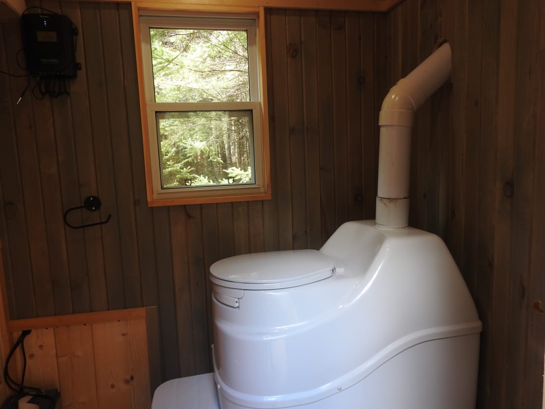 The Woodland's Upscale Outhouse- no potable water