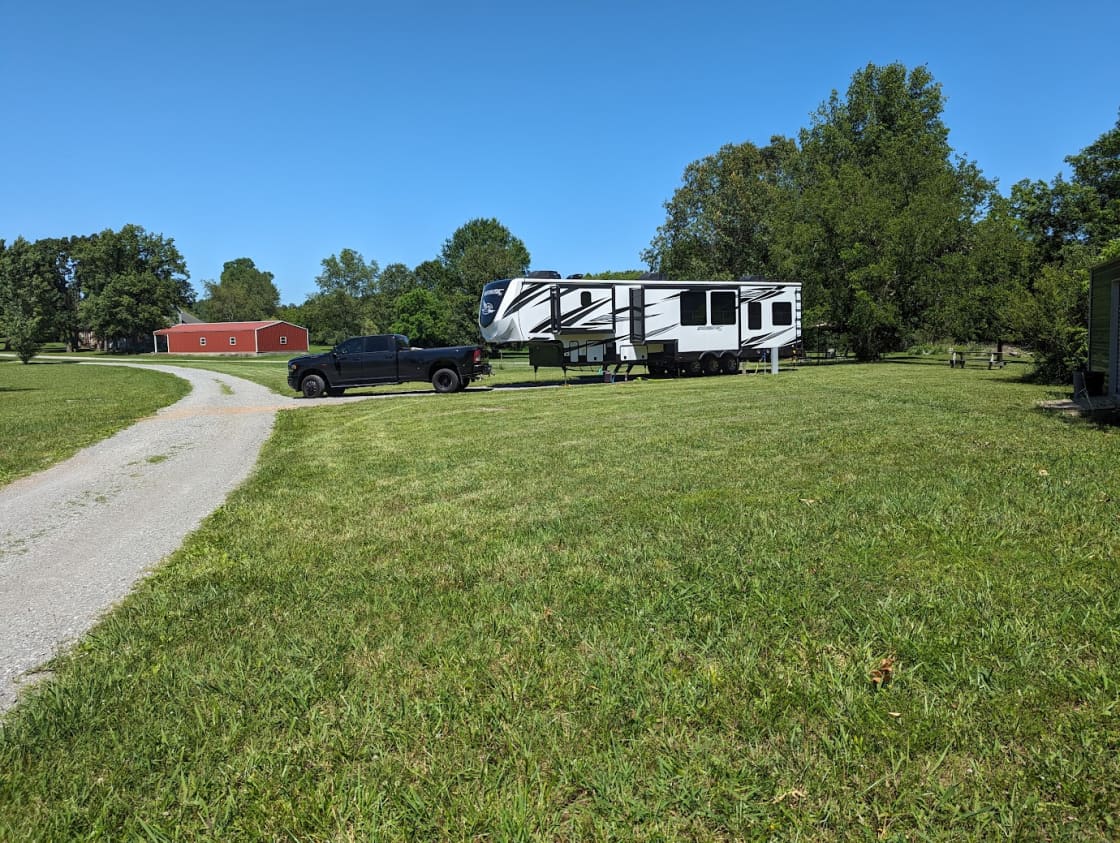 Showing of a 45' Jayco fifth wheel and detached truck.