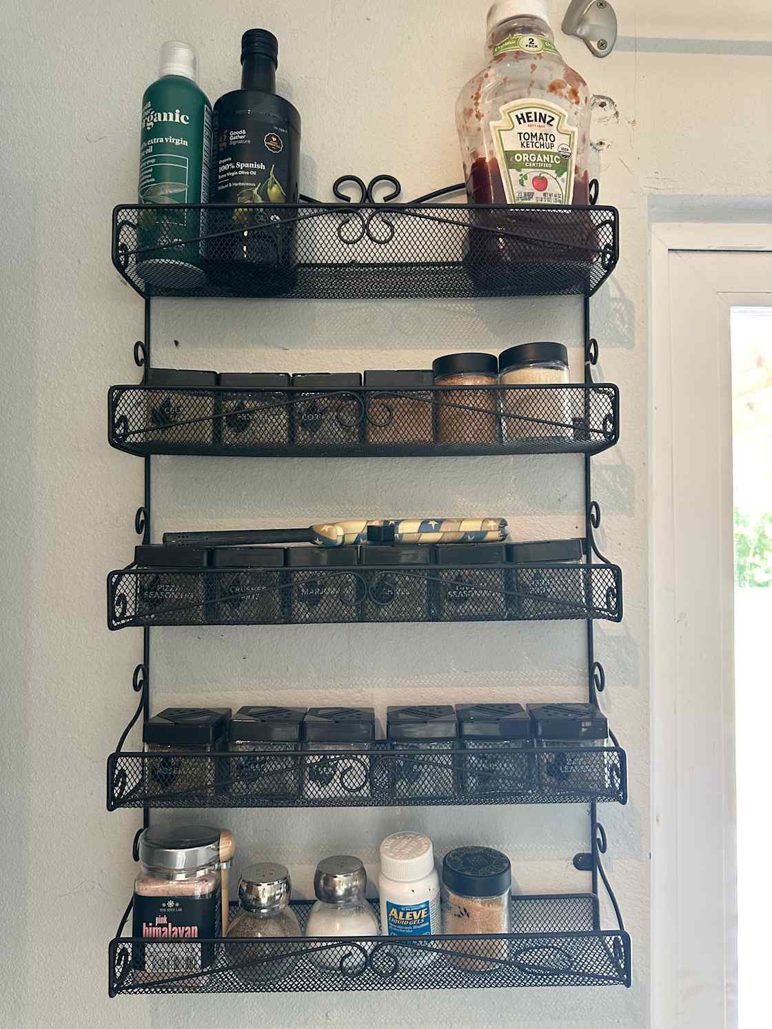 Full spice rack, contents may vary. 