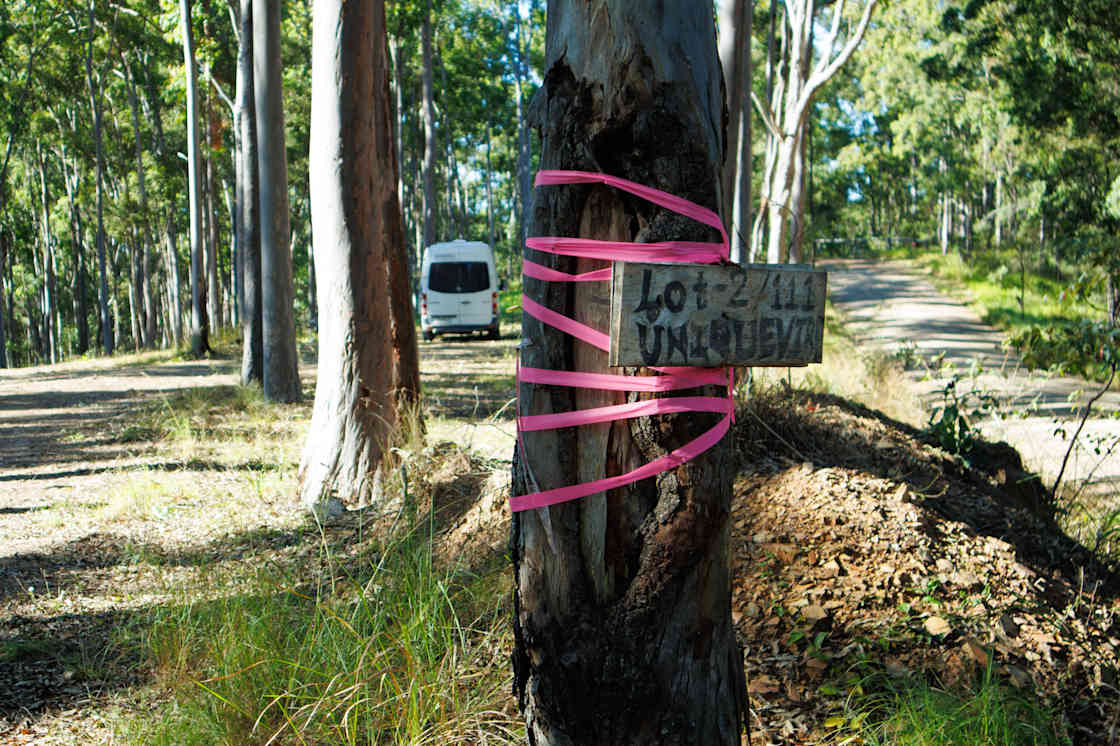 The sign with pink ribbons marks the entrance to the campsite. 🎀