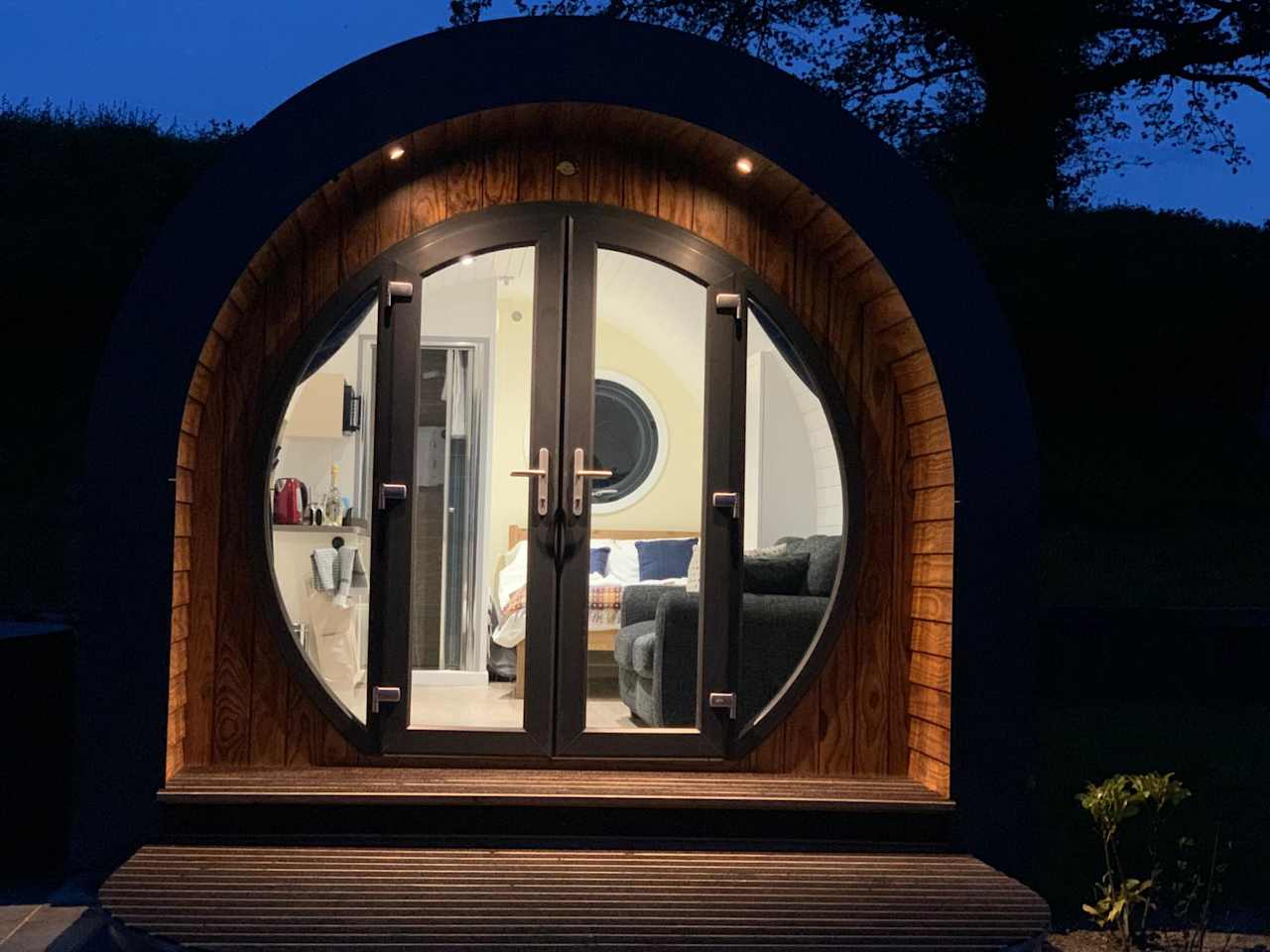 Chwefru - luxury timber pod with hot tub