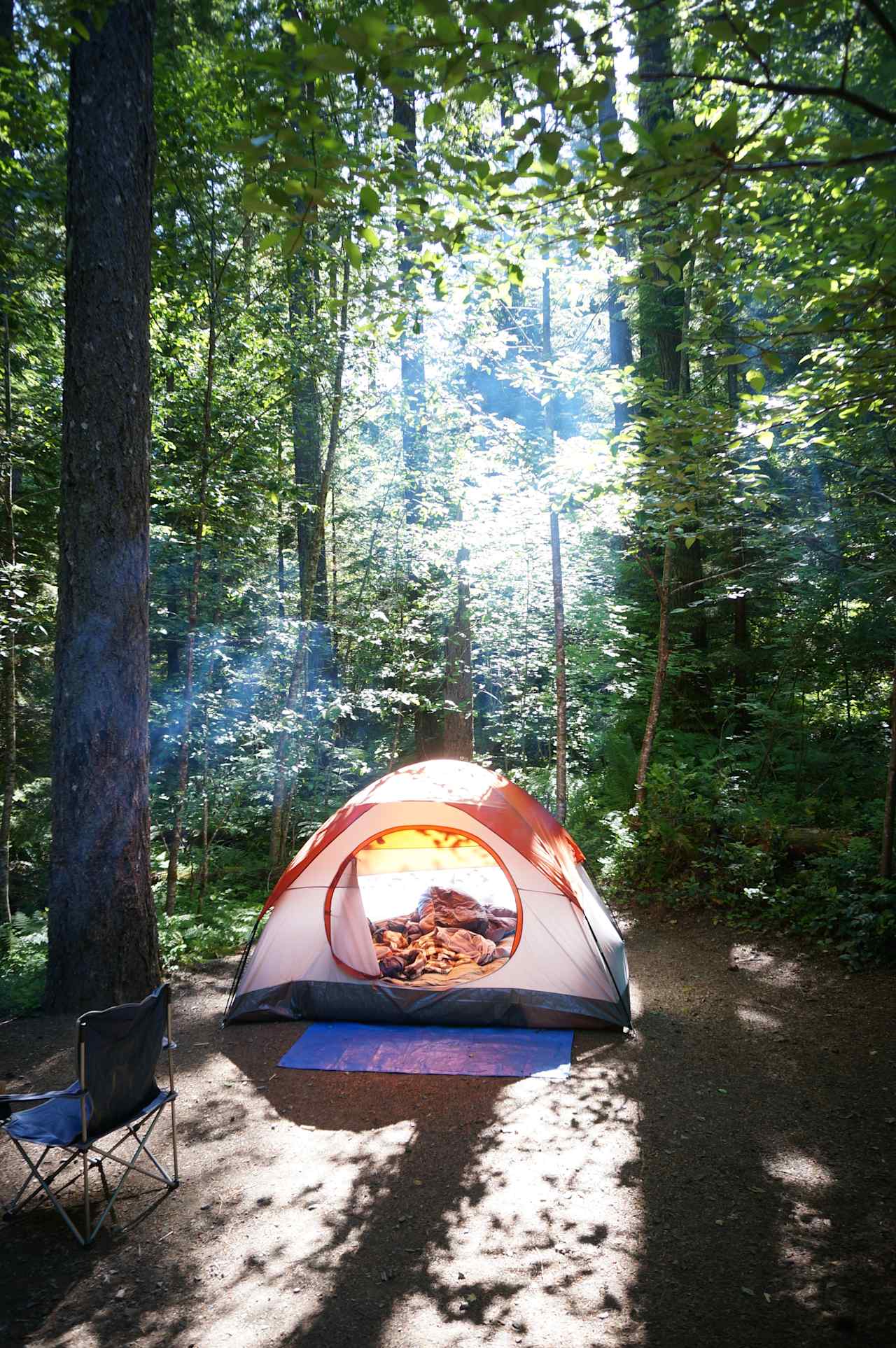 This campground can get pretty crowded in the Summer, but two really good things about this place is it's close to a huge beautiful lake and you are super close to all kinds of hikes.