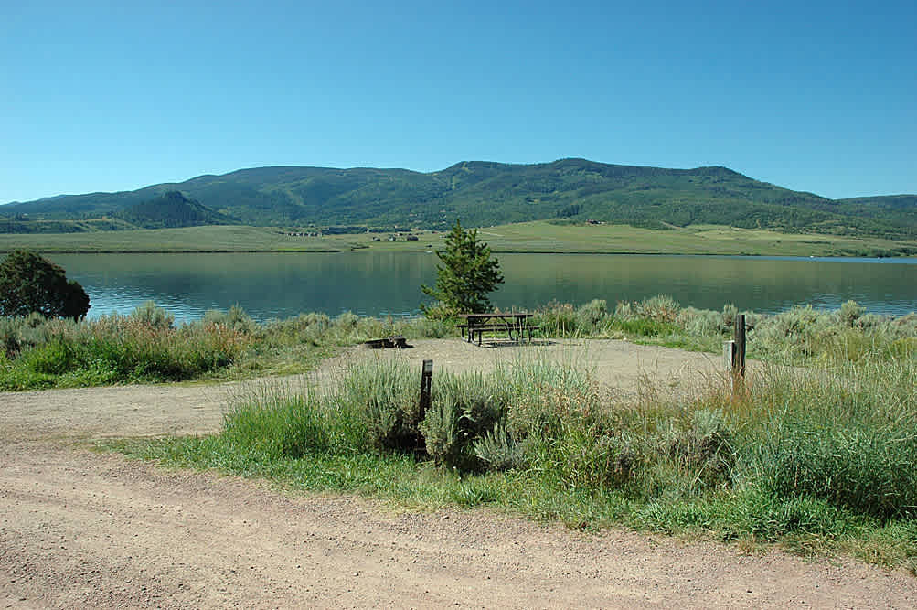 Good place to set up a couple of tents and have a campfire with some friends. 